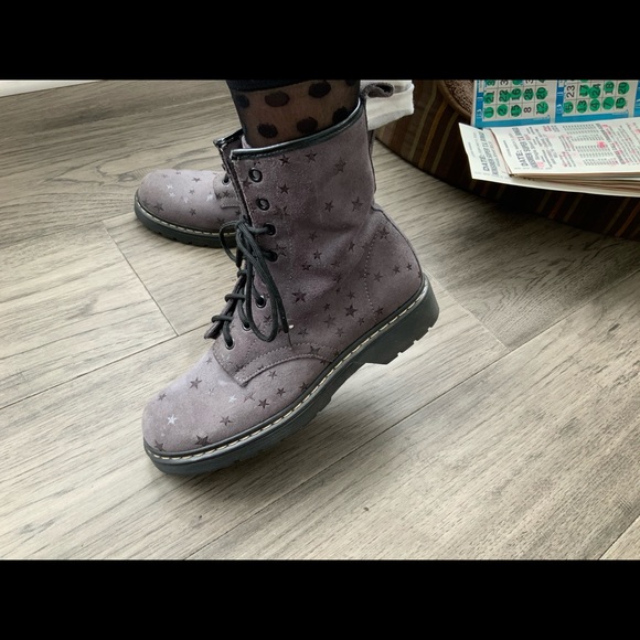Women’s stylish ankle boots - Picture 2 of 4